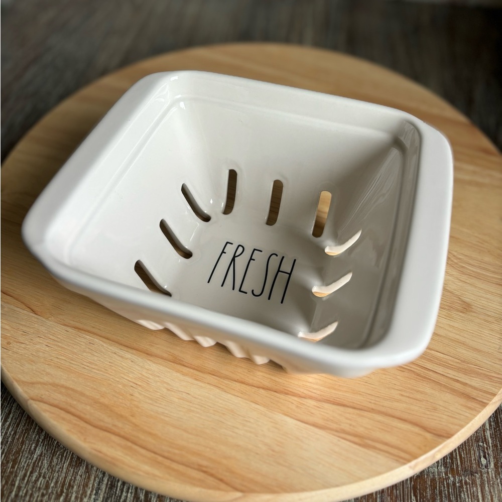 Rae Dunn ‘fresh’ basket. Zero cracks, no pinholes! Never used.